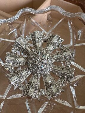 Kays Vintage-Inspired Sparkling Silver Rhinestone Starburst Brooch